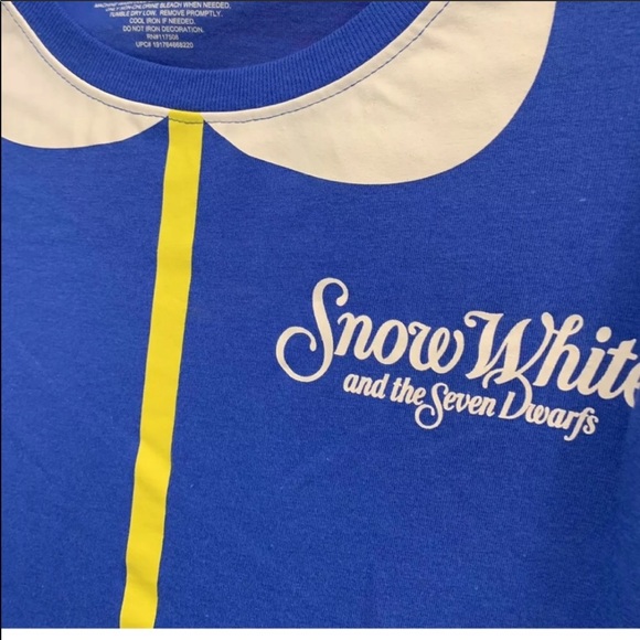 🏰RARE🏰Disney Snow White princess cape T-shirt - Picture 3 of 9
